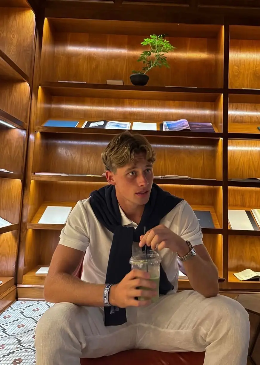 Example scene: Library