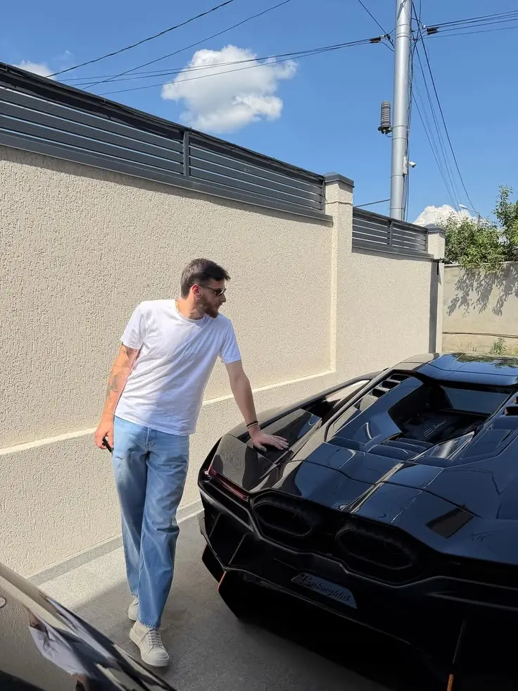 Example scene: Supercar