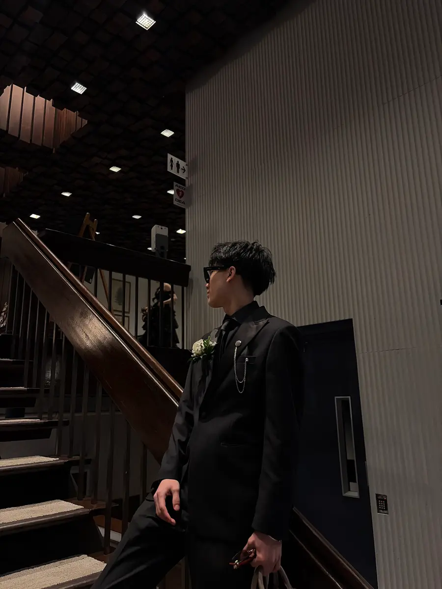 Example scene: Black tie
